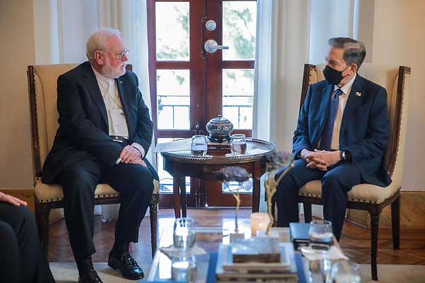 Presidente Cortizo recibe visita de Secretario de la Santa Sede