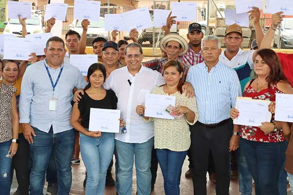 En Macaracas y Tonosí, Plan Progreso llega a 51 familias de escasos recursos
