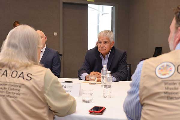 Candidato presidencial de RM y Alianza se reúne con Misión de la OEA