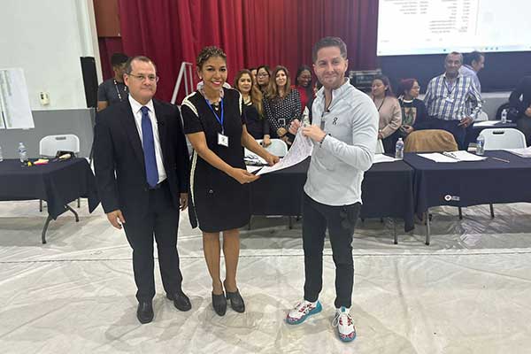 Mayer Mizrachi recibe acta de proclamación como nuevo alcalde de Panamá