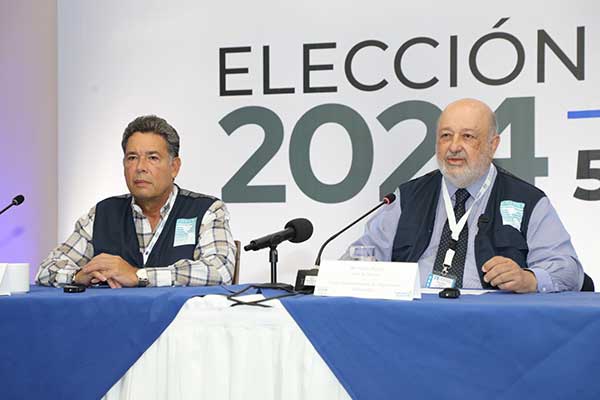 Observadores internacionales escuchan a candidatos presidenciales