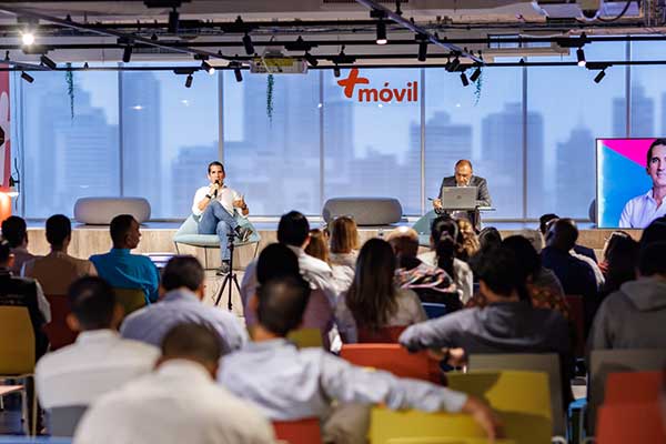 Roux afirma que tendrá un Gobierno Digital y promoverá la desburocratización estatal