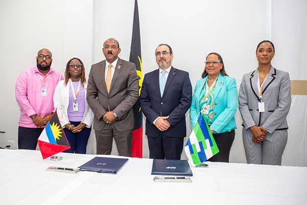 Antigua y Barbuda anuncia su interés de unirse a CAF
