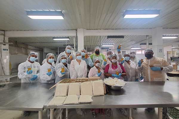 Capacitan a productores agroturísticos en procesos agroindustriales