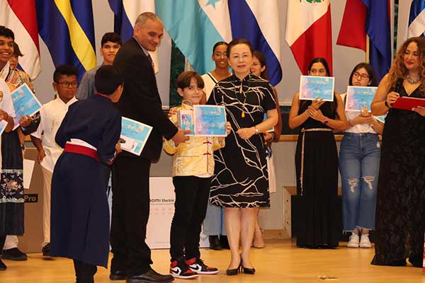 Estudiantes panameños participan en “Concurso Nacional Puente Chino” Copa Xiaomi