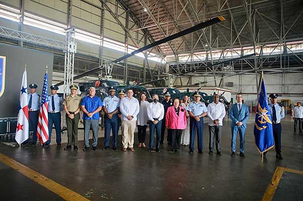 Cortizo participa en ceremonia de entrega de 8 helicópteros UH-1ST donados por EE.UU.