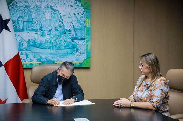 Cortizo sanciona ley que crea Programa de Incentivos Permanentes para Jubilados y Pensionados