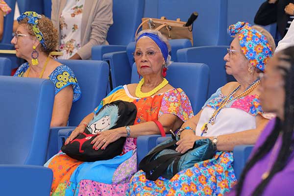 MINSA recibe reconocimiento por colaboración en programas de atención a personas mayores