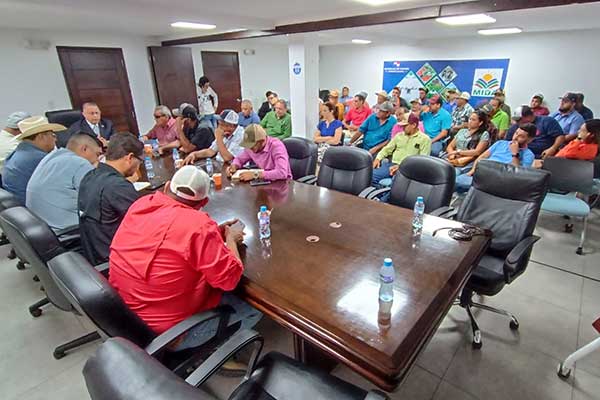 Productores de maíz y autoridades del sector agropecuario logran acuerdos