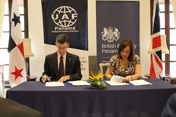 UAF y Embajada del Reino Unido e Irlanda del Norte en Panamá firman memorándum de entendimiento