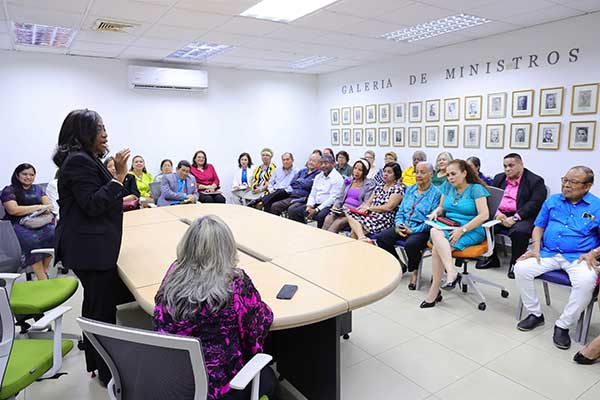 Directores y supervisores nacionales del MEDUCA se reúnen con Molinar para elaborar ruta de trabajo de redes académicas