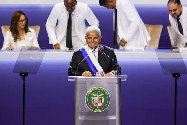 “Defenderé esta patria que amo con mi alma, no dejaré que nos sigan ofendiendo”, afirma Mulino, tras asumir la Presidencia