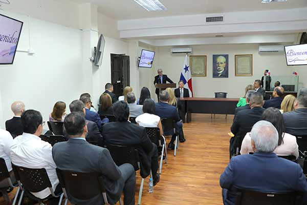 “Nuestro objetivo es mejorar e impulsar una buena atención de salud para todos los panameños”, afirma nuevo titular el MINSA