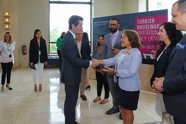 Turquía y Panamá refuerzan alianzas comerciales en sectores estratégicos