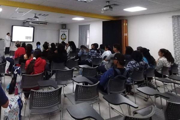 Realizan jornada de pruebas de VIH y Sífilis para universitarios en Chitré