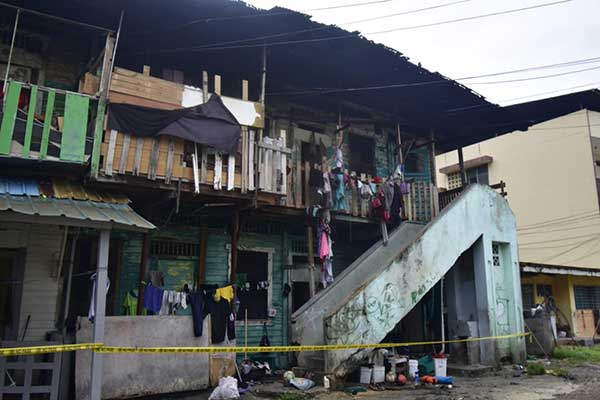 Reportan 92 personas damnificadas por incendio en Parque Lefevre