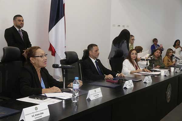 Comisión de la Mujer de la AN busca ampliar beneficio a madres en periodo de lactancia