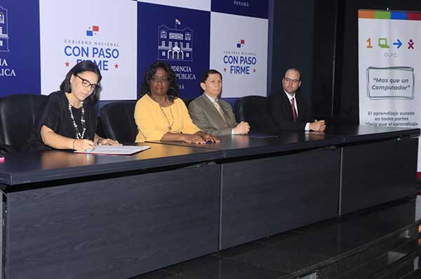 Gobierno entregará laptops a estudiantes de escuelas públicas