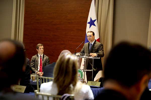 Exponen estrategia económica y comercial a nuevos funcionarios diplomáticos