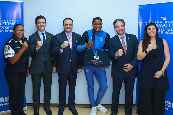 MICI rinde homenaje a tres mujeres destacadas en deportes, seguridad y cine