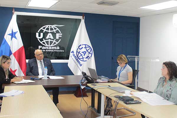 Fundación para el Desarrollo de la Libertad Ciudadana se reúne con Director de la UAF