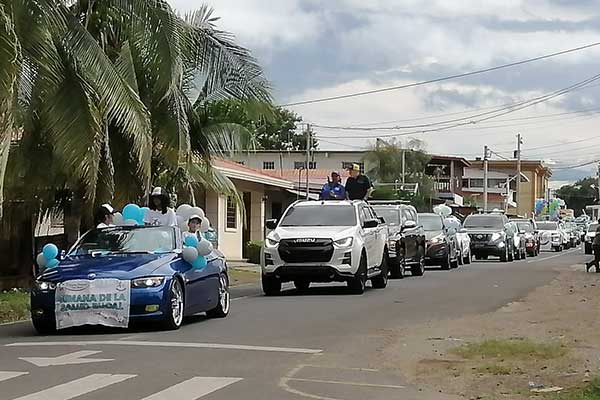 Profesionales difunden mensaje de prevención de enfermedades bucales