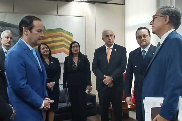 Moltó continúa su segundo día de gira estratégica en Brasil