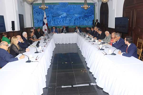 Mulino se reúne con CONEP y se prepara para segunda etapa del plan para salvar la CSS