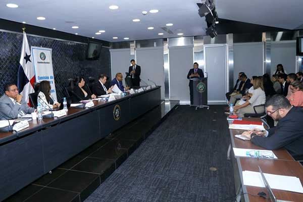 Aprueban en primer debate proyecto sobre protección al consumidor