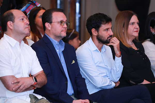 Ministro Moltó destaca papel clave de emprendedores en el desarrollo económico del país