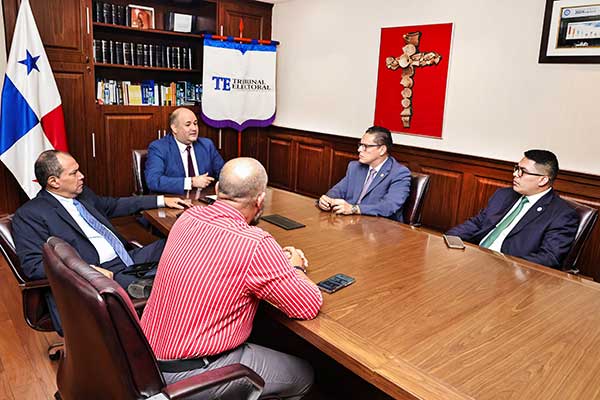 Ministro de Seguridad conoce sobre la cédula de identidad digital del TE