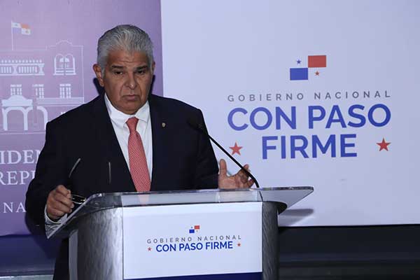 Mulino sanciona ley que transparenta el proceso de becas en ciencia