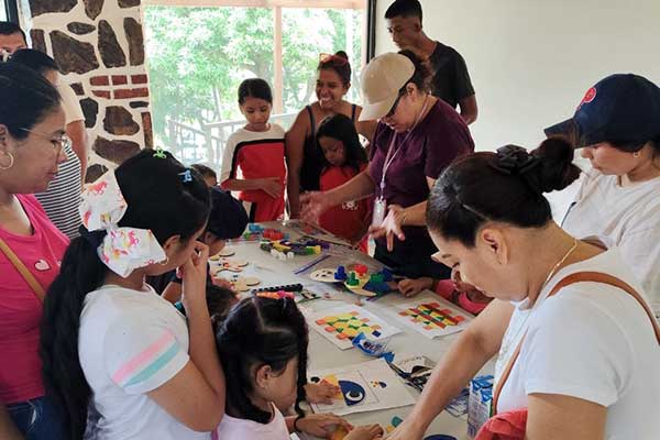 Niños y jóvenes participaron en actividades que fomentaron aprendizaje tecnológico