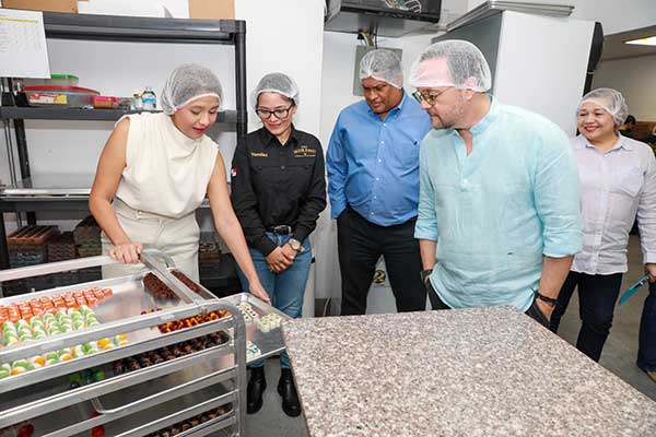 MICI refuerza compromiso con empresas exportadoras en recorrido por Pancho’s Kitchen y Oro Moreno