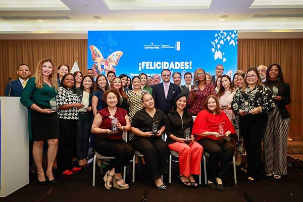 Distinguen a 20 empresarias por sus logros en el fortalecimiento y expansión de sus negocios