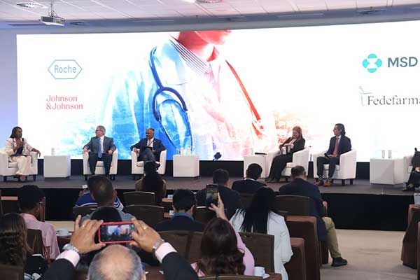 Panamá busca revolucionar su sistema de salud con modelos innovadores de financiamiento y tecnología