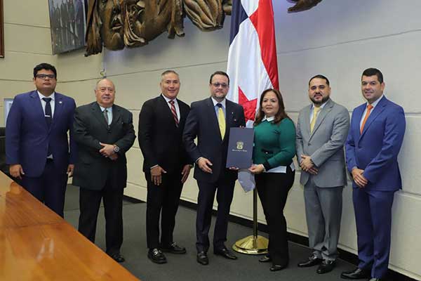 Presentan ante Asamblea proyectos de ley para fortalecer comercio y sostenibilidad pesquera