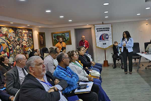 UAF y SSNF capacitan a la LNB en Debida Diligencia y Perfil Financiero del Cliente