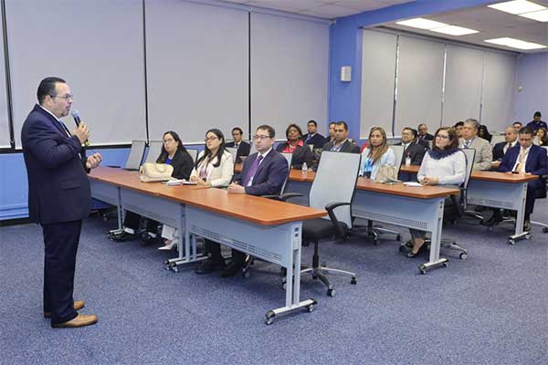 Canal de Panamá participa en programa de actualización interinstitucional sobre la Ley 44