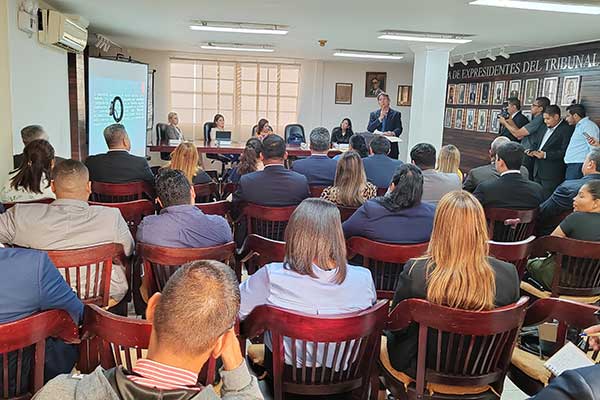 Expertos debaten sobre reformas claves para un sistema más transparente y eficiente en contrataciones públicas