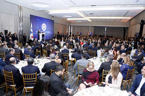 La estabilidad y el desarrollo social y económico de Panamá dependen de decisiones estratégicas que generen confianza en inversionistas locales y extranjeros, detalló Arias.