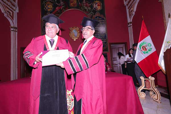 Mulino recibe doctorado ‘honoris causa’ por la Universidad Nacional Mayor de San Marcos de Perú