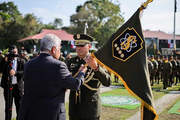 Presidente Mulino entrega mando del Senafront al comisionado Larry Solís