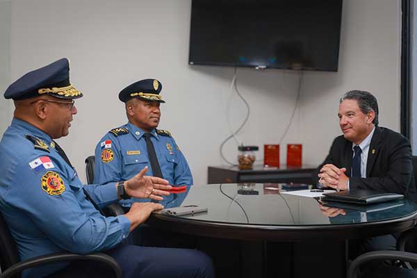 Viceministro Arango impulsa estrategias para agilizar proyectos de construcción