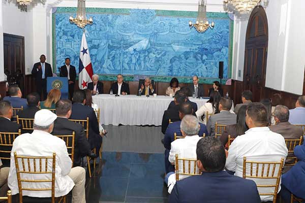 Alcaldes y representantes respalda llamado del gobierno para que cesen cierres de calles y actos de violencia