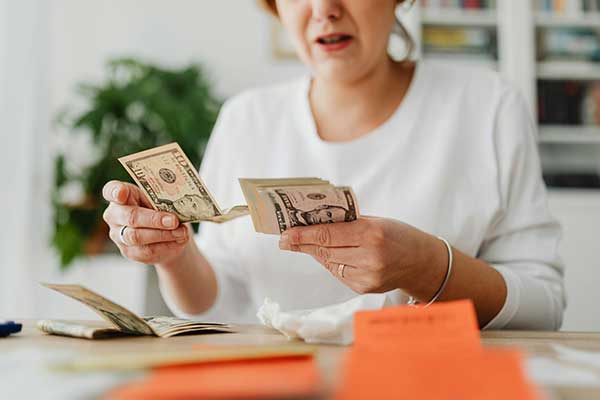 ¿En qué gasta el panameño su salario?: Alimentación, vivienda y transporte