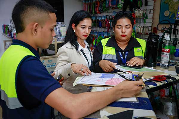 MICI se suma a operativo interinstitucional para verificar cumplimiento legal en comercios