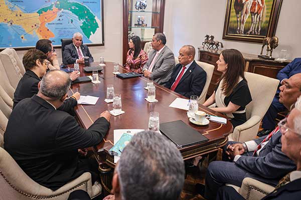 Mulino y jefes de bancadas de la Asamblea acuerdan apoyar nueva ley especial para sector bananero