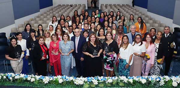 Reconocen a 75 mujeres en el sector marítimo