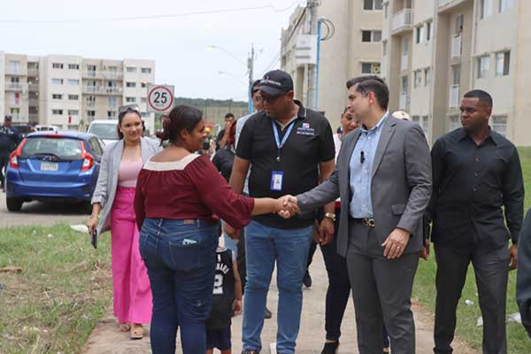 Realizan recorrido por Ciudad de Esperanza para apoyar a familias beneficiarias